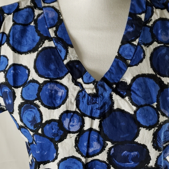 White Cross Tops - White Cross Graphic Blue Dot Srub Small